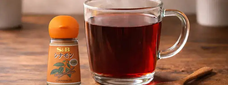 シナモンパウダーとはちみつを加えたホットワインのアレンジ
