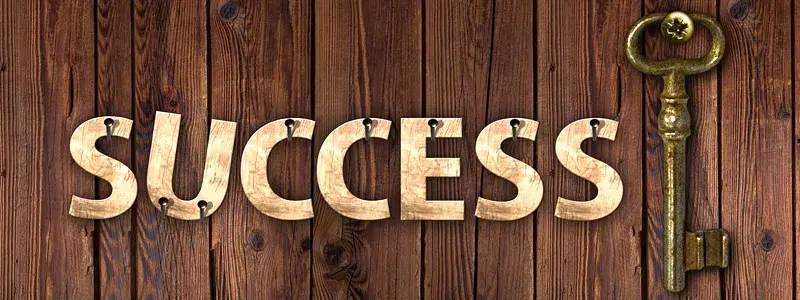 ワインをコルクをもう一度入れることに成功するイメージ(鍵とSUCCESSの文字)